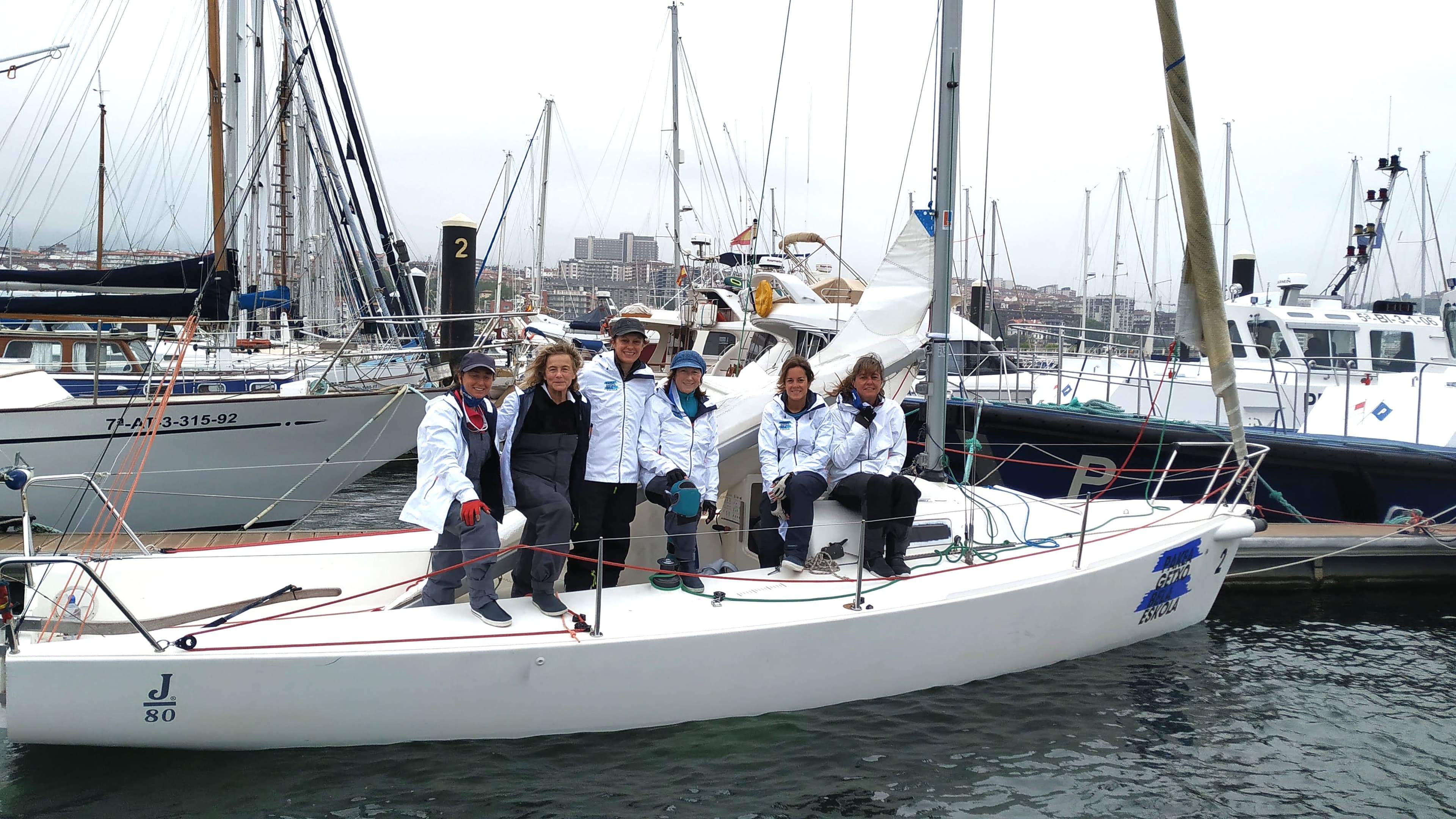01. Sudadera Regata Oficial